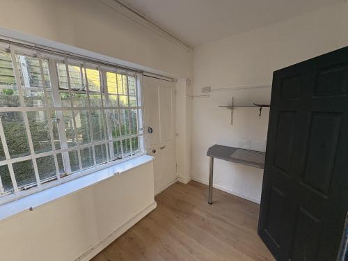 Shop 1 Spring House, 141 High Street, Hythe, CT21