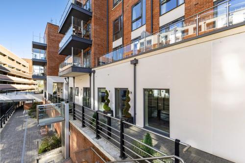 2B Canal Side, Waterside Warter, Maidenhead, SL6