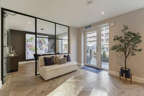2B Canal Side, Waterside Warter, Maidenhead, SL6