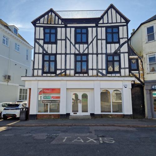 46-47 Market Square, Bicester, OX26