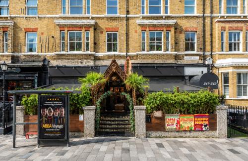 247 Lavender Hill, Clapham Junction, London, SW11