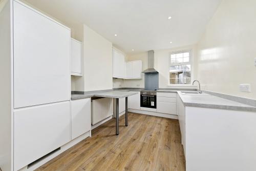 417 Upper Richmond Road West, East Sheen, London, SW14