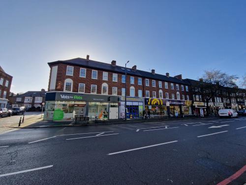 417 Upper Richmond Road West, East Sheen, London, SW14