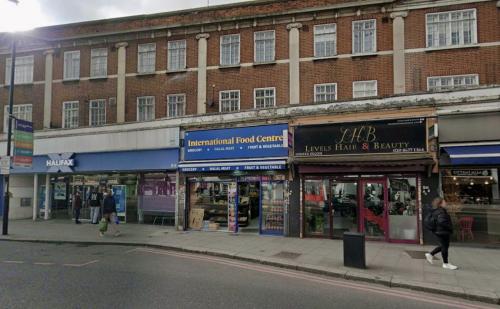 10 de Montfort Parade, Streatham, London, SW16