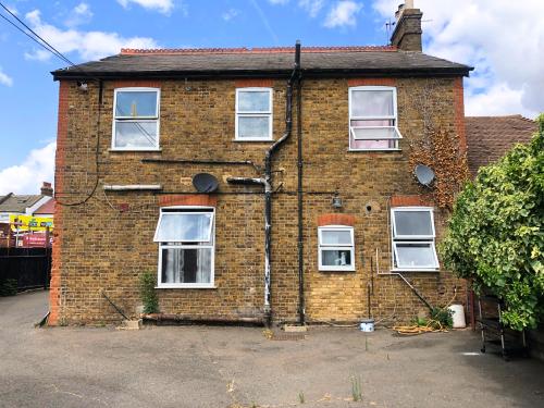42 Feltham Road, Ashford, TW15