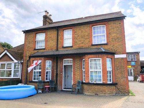 42 Feltham Road, Ashford, TW15