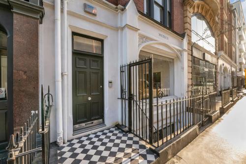 18 Newman Street, Fitzrovia, London, W1T