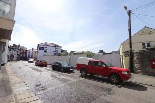 5 Exeter Street, Launceston, PL15