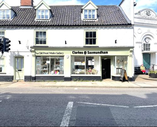 27 & 27B High Street, Saxmundham, IP17