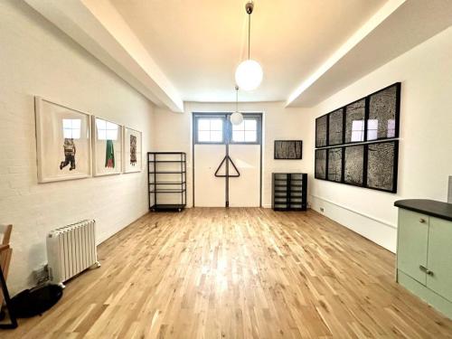 Unit 1 Walmer Courtyard, 225-227 Walmer Road, Notting Hill, London, W11