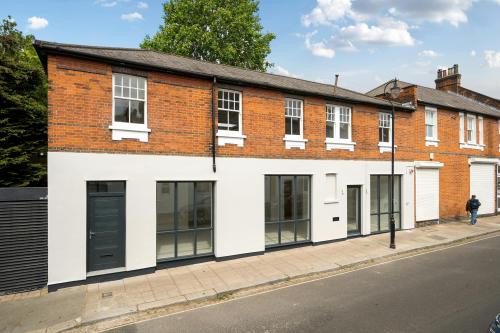 104 Belsize Lane, Belsize Park, London, NW3