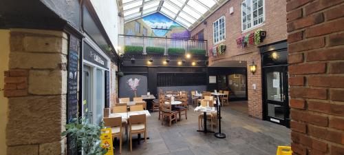 Unit 10/13 Castle Courtyard, Market Place, Knaresborough, HG5