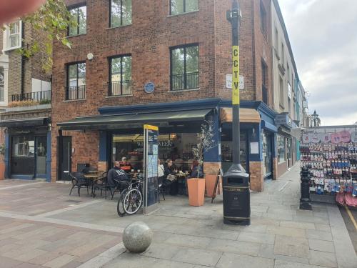 252 Portobello Road, Westbourne Park, London, W11
