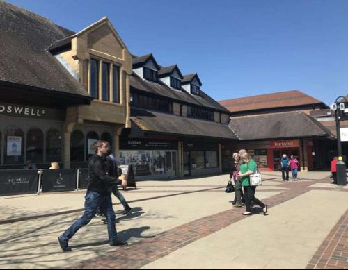 Unit 4, Quedam Shopping Centre, Ivel Square, Yeovil, BA20