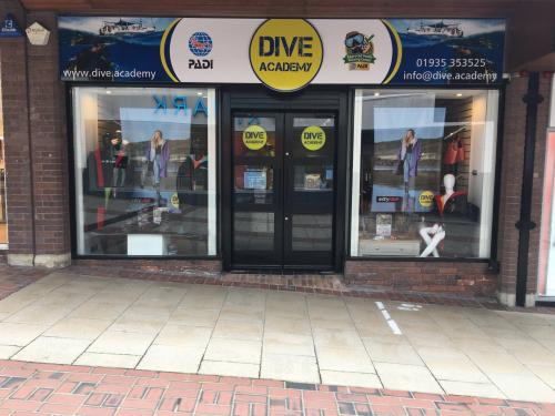 Unit 11, Quedam Shopping Centre, Vicarage Walk, Yeovil, BA20