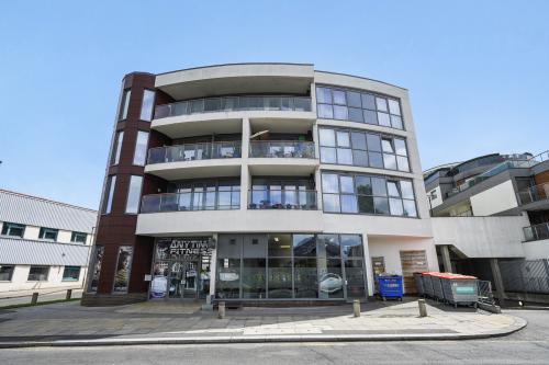 1 Flower Lane, Mill Hill, London, NW7