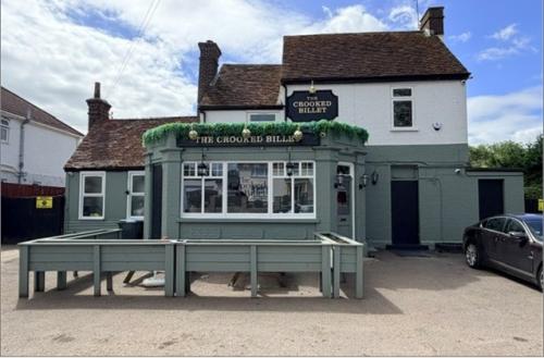 The Crooked Billet, 38 Middle Street, Nazeing, EN9