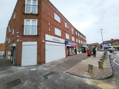 1b Frizlands Land, Dagenham, RM10