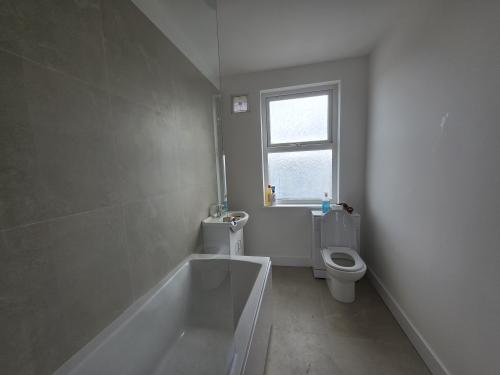 137 & 137a Broad Street, Dagenham, RM10