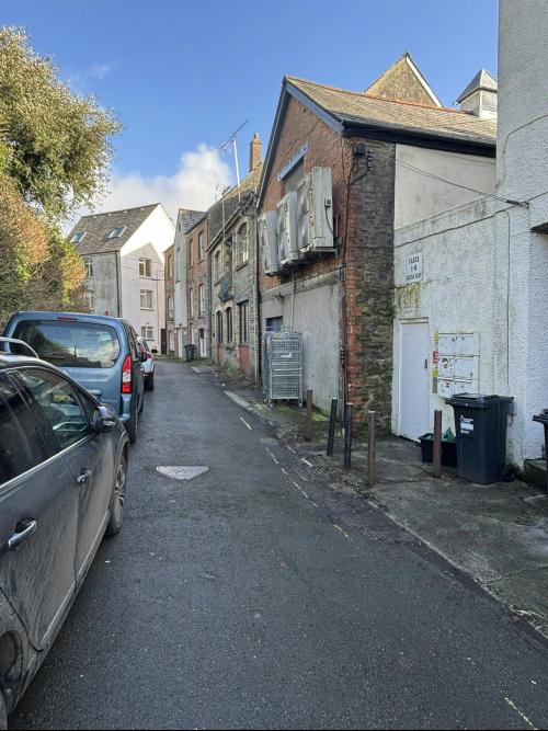 8 High Street, Launceston, PL15