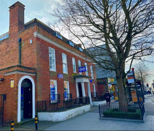 12 High Street, Brentwood, CM14