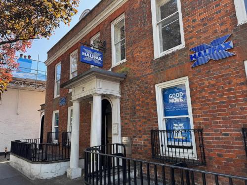 12 High Street, Brentwood, CM14