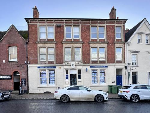 Adelaide House, 17 High Street, Thame, OX9