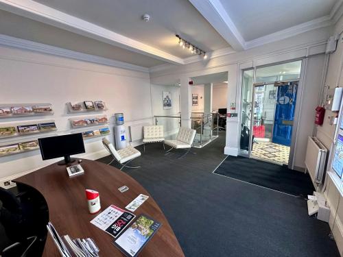 Adelaide House, 17 High Street, Thame, OX9
