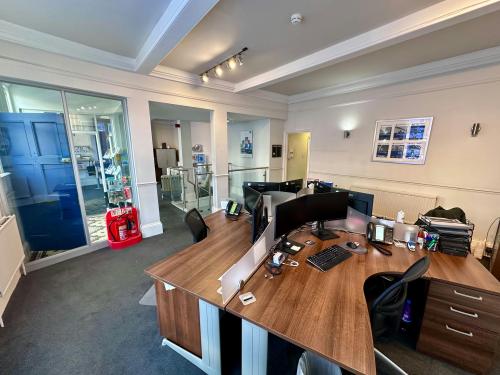 Adelaide House, 17 High Street, Thame, OX9