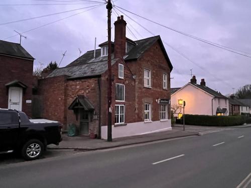 The Studio & Dolls House, Church Road, Penn, High Wycombe, HP10