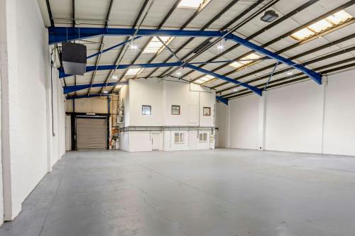 Unit 7 M40 Industrial Estate, Cressex Business Park, Blenheim Road, High Wycombe, HP12