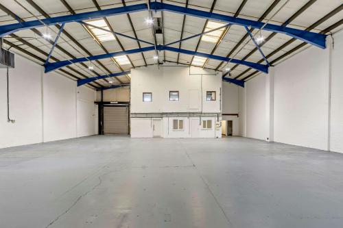Unit 7 M40 Industrial Estate, Cressex Business Park, Blenheim Road, High Wycombe, HP12