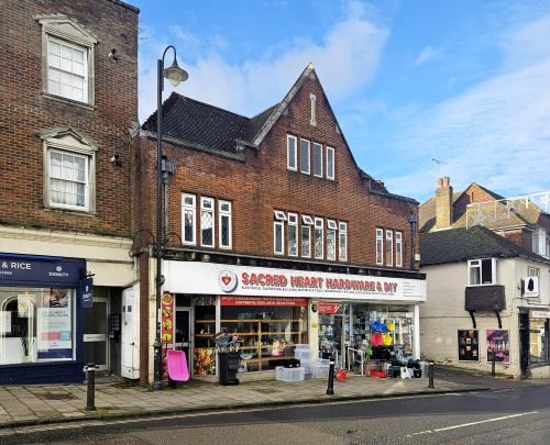 8-10 London Road, East Grinstead, RH19