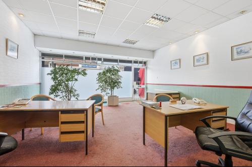 28 Green Lanes, Palmers Green, London, N13