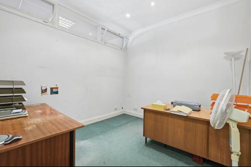 28 Green Lanes, Palmers Green, London, N13