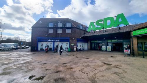 Units 2 & 3, Beckton District Centre, Tollgate Road, Beckton, London, E6