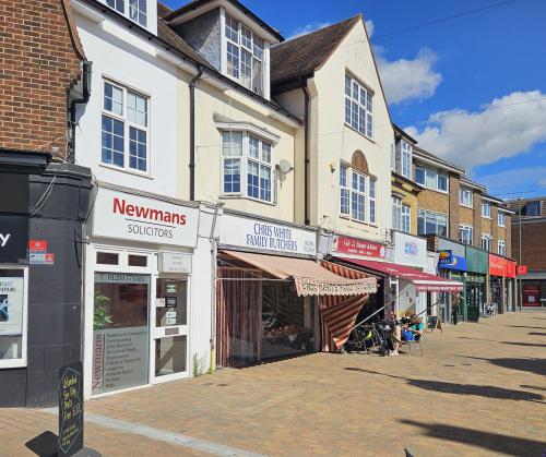 3 & 3A High Street, Horley, RH6