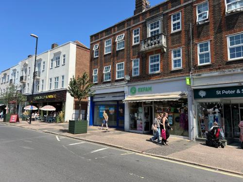 86 South Road, Hayward Heath, RH16