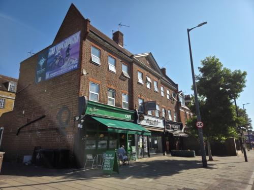 168 Upper Richmond Road West, Sheen, London, SW14