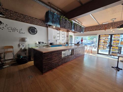 168 Upper Richmond Road West, Sheen, London, SW14