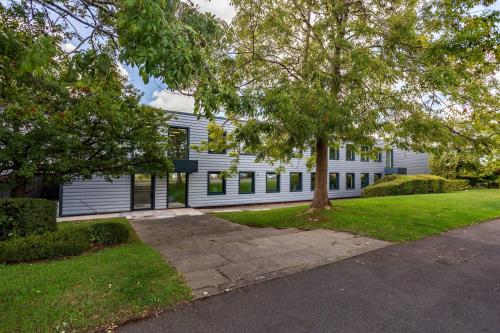 Unit 2, Woodside Industrial Estate, Humphrys Road, Dunstable, LU5