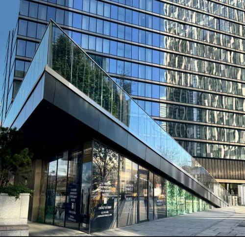 Landmark Pinnacle, Marsh Wall, Canary Wharf, London, E14