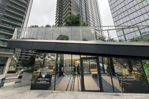 Landmark Pinnacle, Marsh Wall, Canary Wharf, London, E14