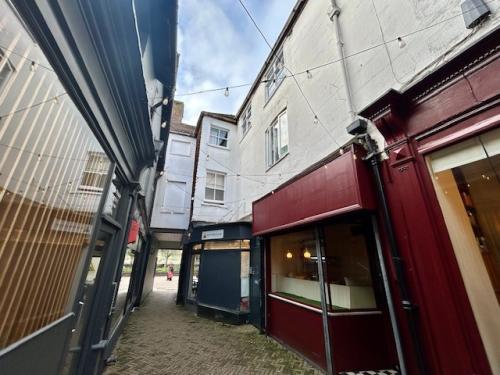 1 The Arcade, & 150-151 Bartholomew Street, Newbury, RG14