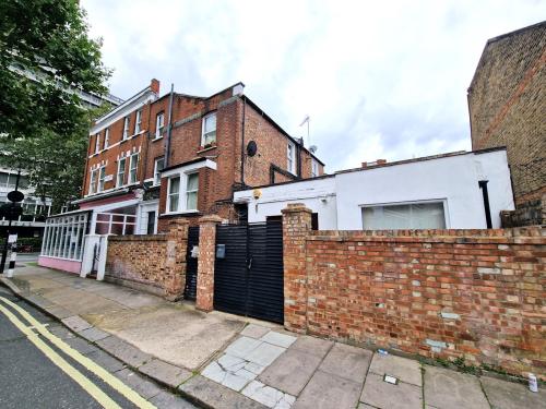 152-156 Fulham Palace Road, Hammersmith, London, W6