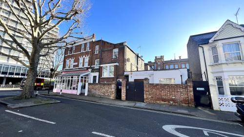 152-156 Fulham Palace Road, Hammersmith, London, W6