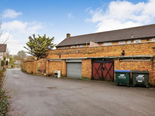 10-16 Anslow Place, Slough, SL1