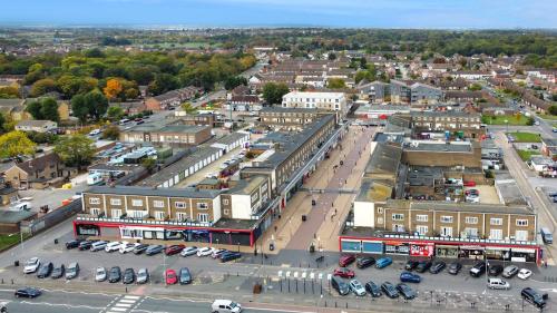101-111, 125-129 & 131-135 Daiglen Drive Parade, South Ockendon, RM15