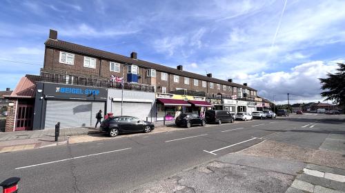 1-10 Broxburn Drive Parade, South Ockendon, RM15