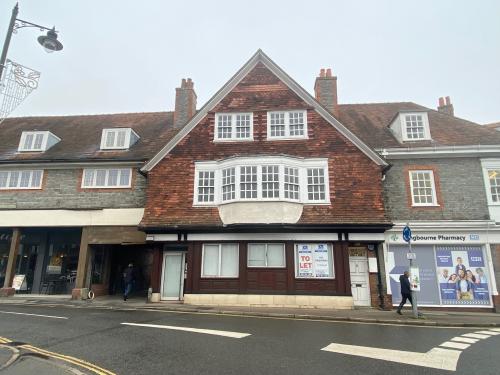2 The Square, Pangbourne, RG8